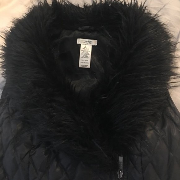 CACHÉ Fitted Faux Fur Vest.  COLD WEATHER CHIC. - Picture 6 of 7